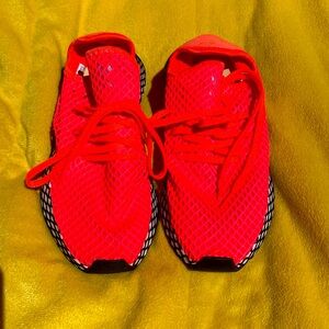 Bright Pink Adidas shoes. Size 7 men. Never worn.